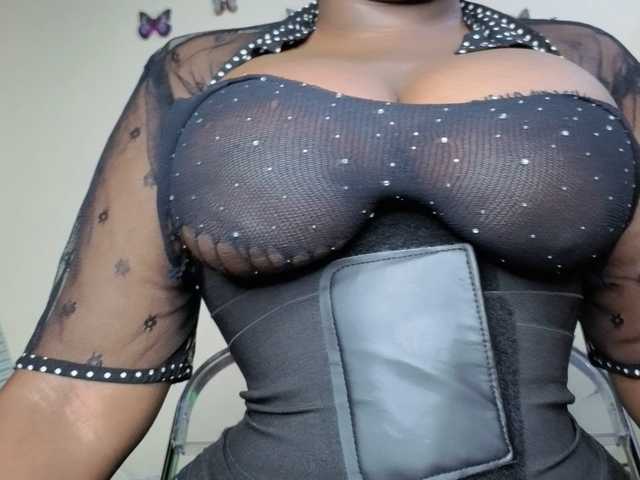 bigzonroe24's BongaCams show and profile