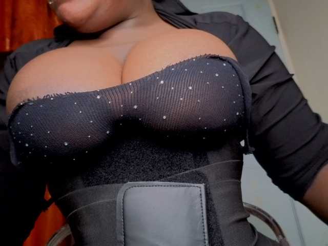 bigzonroe24's BongaCams show and profile