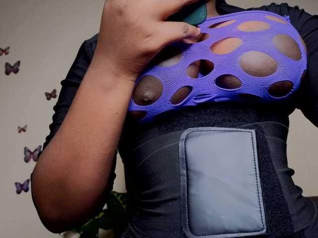 bigzonroe24's BongaCams show and profile