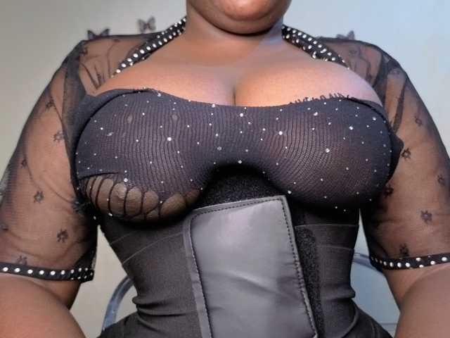 bigzonroe24's BongaCams show and profile