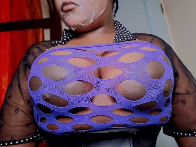 bigzonroe24's BongaCams show and profile