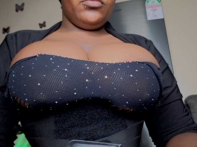 bigzonroe24's BongaCams show and profile