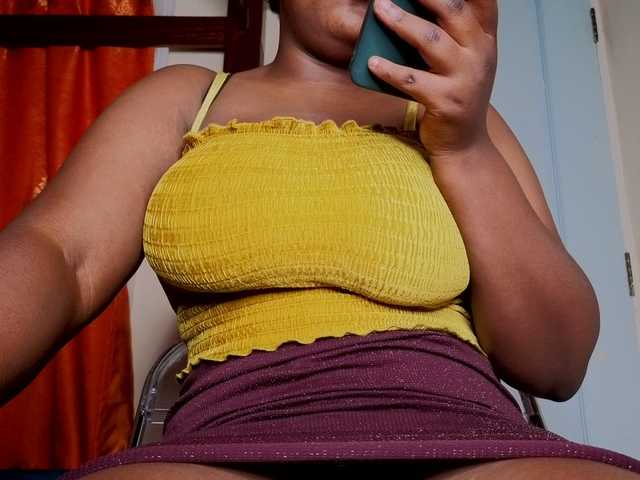 bigzonroe24's BongaCams show and profile