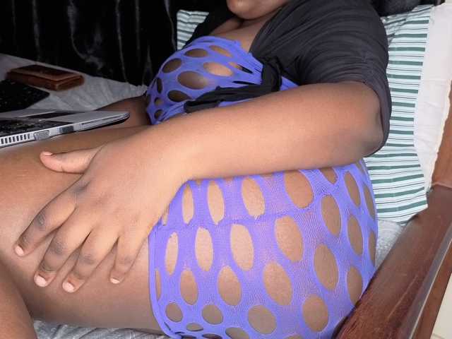 bigzonroe24's BongaCams show and profile