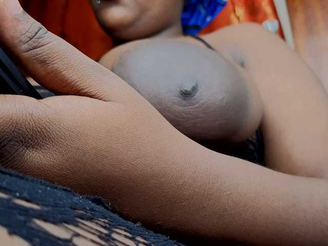 bigzonroe24's BongaCams show and profile