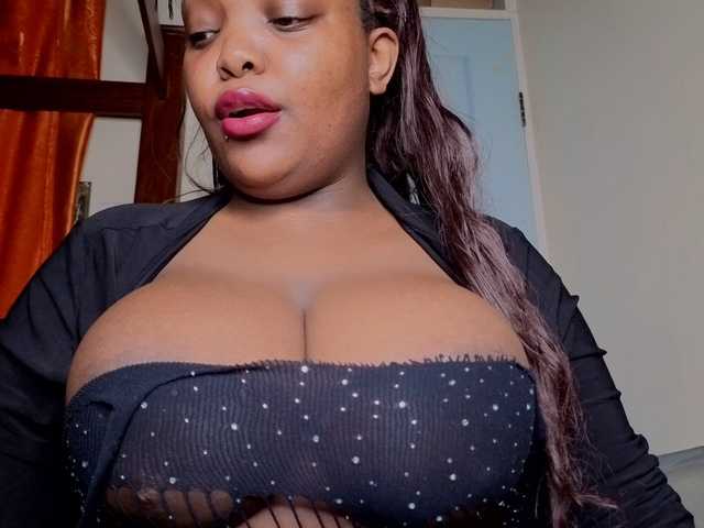 bigzonroe24's BongaCams show and profile