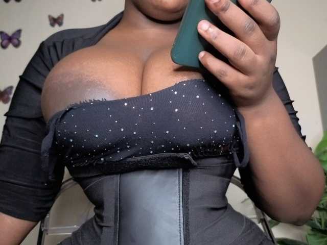 bigzonroe24's BongaCams show and profile