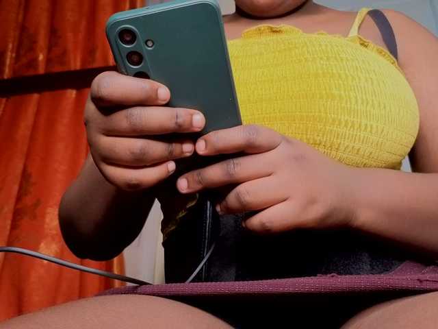 bigzonroe24's BongaCams show and profile