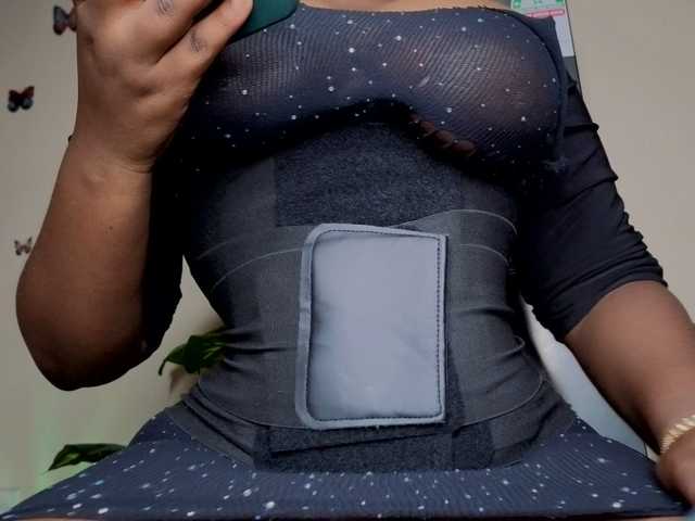 bigzonroe24's BongaCams show and profile