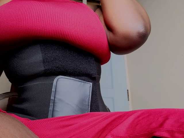 bigzonroe24's BongaCams show and profile