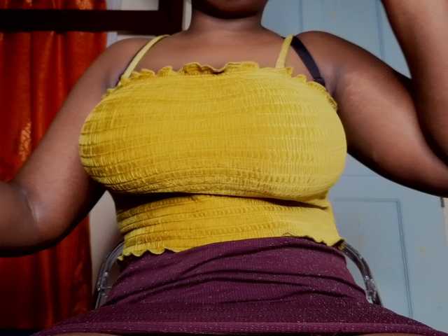 bigzonroe24's BongaCams show and profile