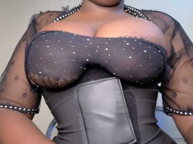 bigzonroe24's BongaCams show and profile