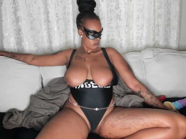 bigboobsh's BongaCams show and profile
