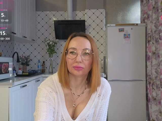 Pink-Lips's BongaCams show and profile