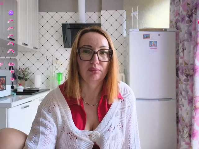 Pink-Lips's BongaCams show and profile