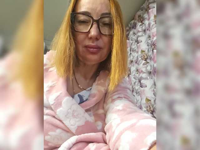 Pink-Lips's BongaCams show and profile