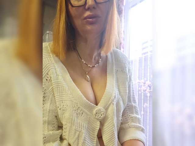 Pink-Lips's BongaCams show and profile