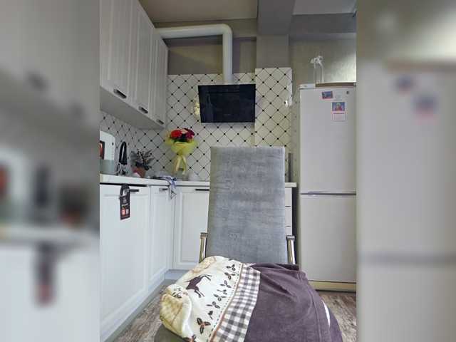 Pink-Lips's BongaCams show and profile