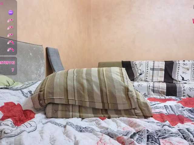 Pink-Lips's BongaCams show and profile