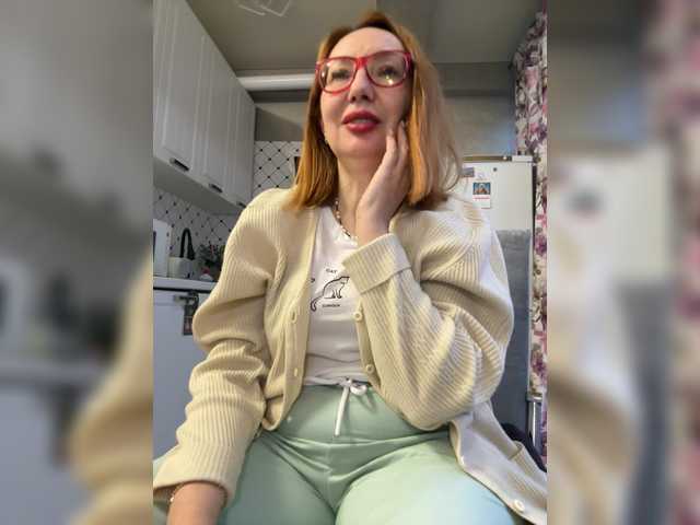 Pink-Lips's BongaCams show and profile