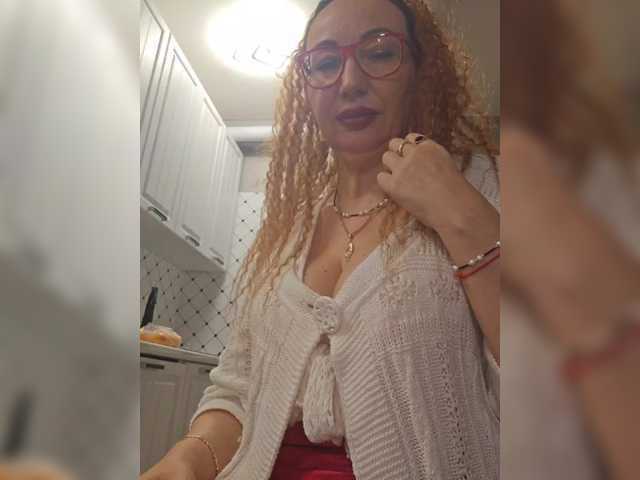 Pink-Lips's BongaCams show and profile