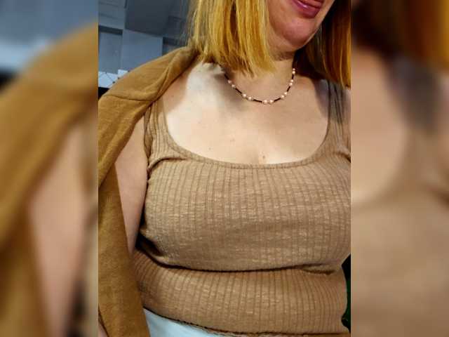 Pink-Lips's BongaCams show and profile