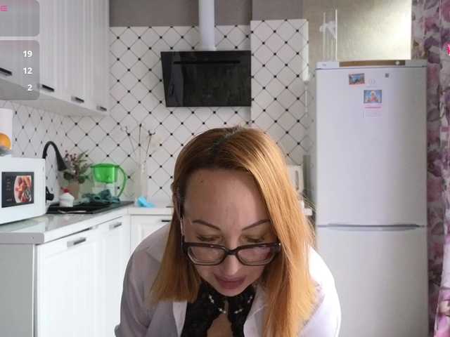 Pink-Lips's BongaCams show and profile