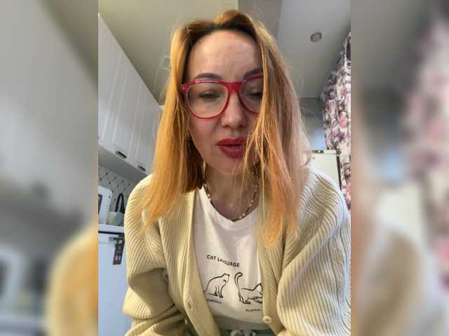 Pink-Lips's BongaCams show and profile
