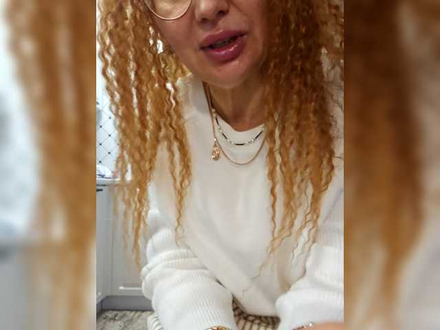 go to chat with Pink-Lips