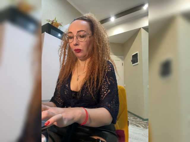 Pink-Lips's BongaCams show and profile