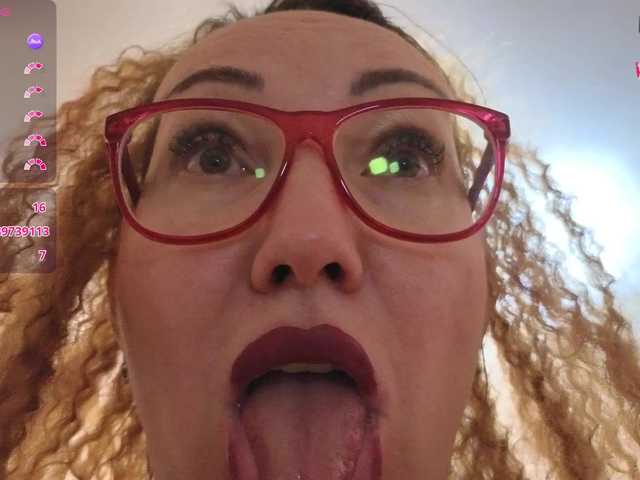 Pink-Lips's BongaCams show and profile