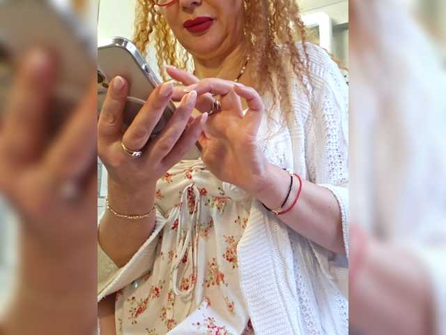 Pink-Lips's BongaCams show and profile