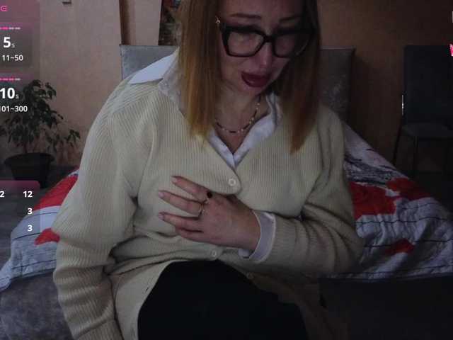 Pink-Lips's BongaCams show and profile