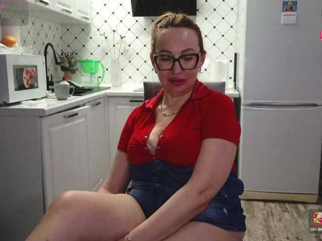 Pink-Lips's BongaCams show and profile