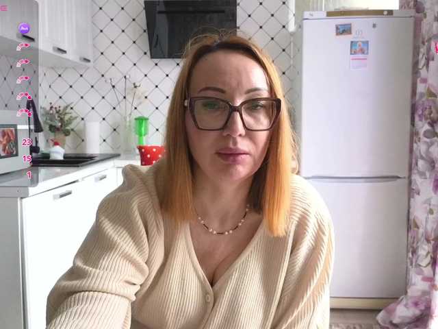 Pink-Lips's BongaCams show and profile