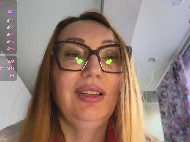 Pink-Lips's BongaCams show and profile