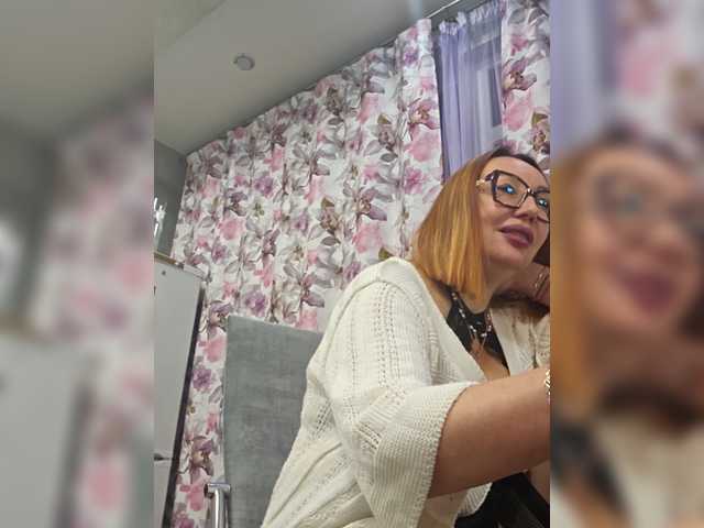 Pink-Lips's BongaCams show and profile