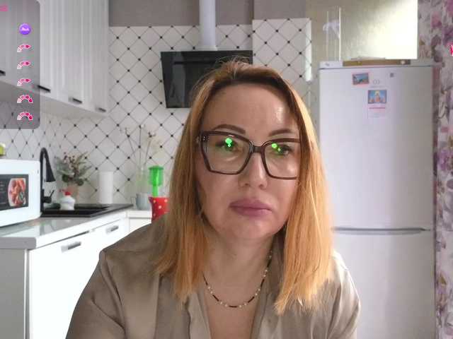 Pink-Lips's BongaCams show and profile