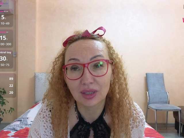 Pink-Lips's BongaCams show and profile