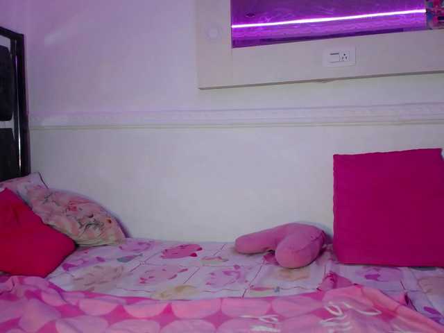 emma-hoot1's BongaCams show and profile