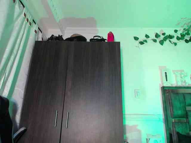 emma-hoot1 webcam