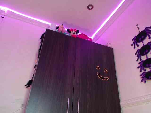 emma-hoot1 webcam