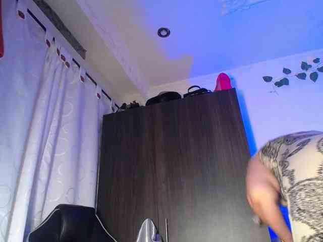 emma-hoot1 webcam