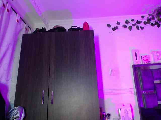 emma-hoot1 webcam