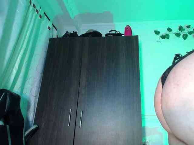 emma-hoot1 webcam