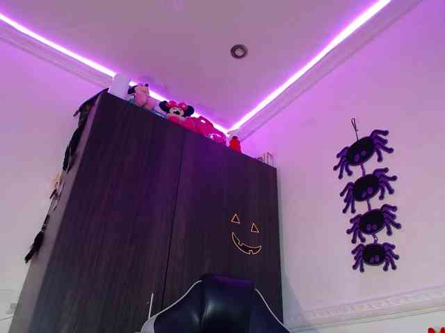 emma-hoot1 webcam