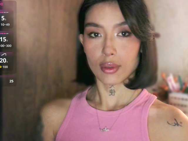 JulieTurner's BongaCams show and profile