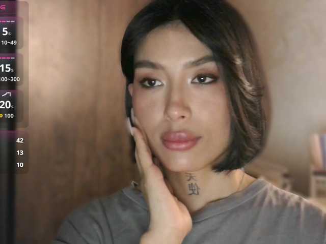 JulieTurner's BongaCams show and profile