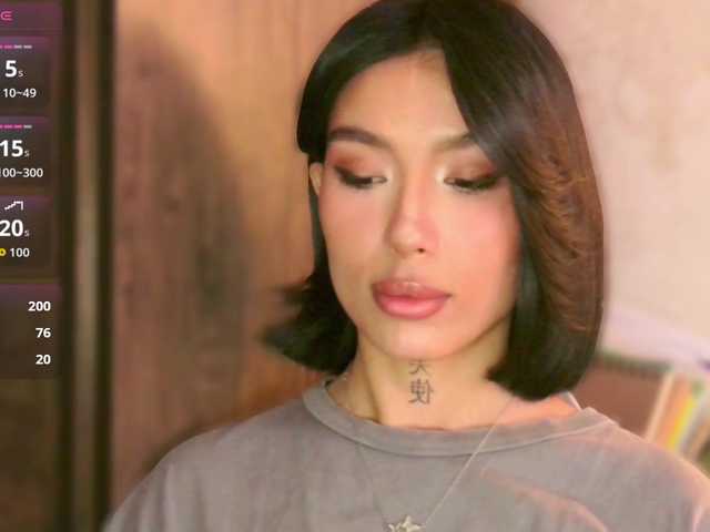 JulieTurner's BongaCams show and profile