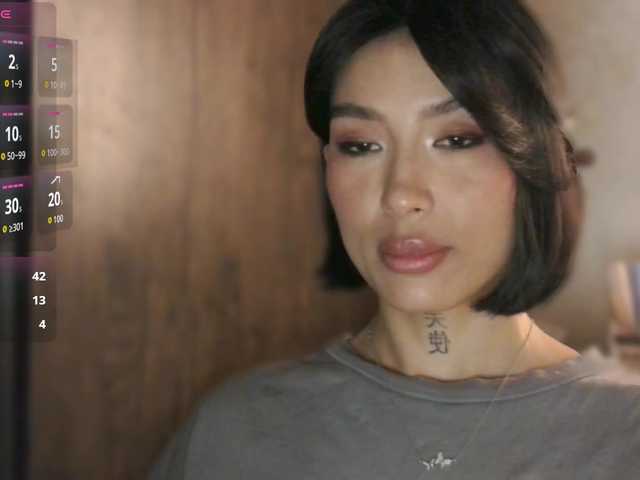 JulieTurner's BongaCams show and profile